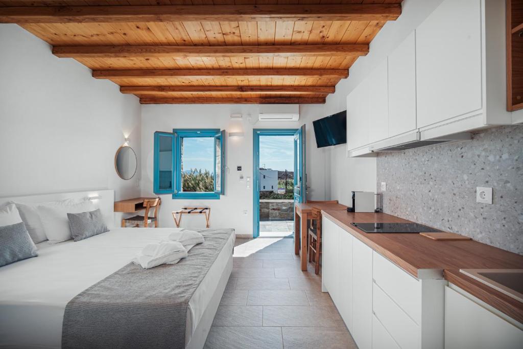 Televízia a/alebo spoločenská miestnosť v ubytovaní Galazio Suites, Serifos