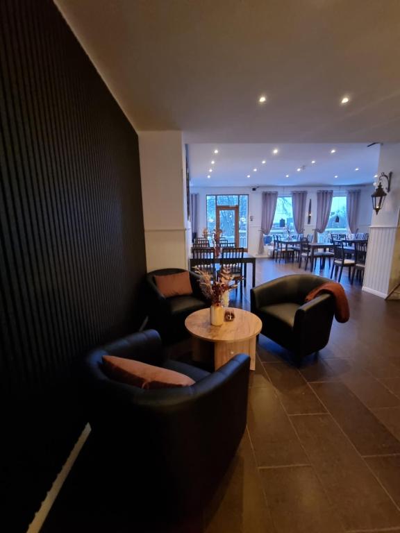Posezení v ubytování Gamla Järnhandeln - Norrskedika Hotell