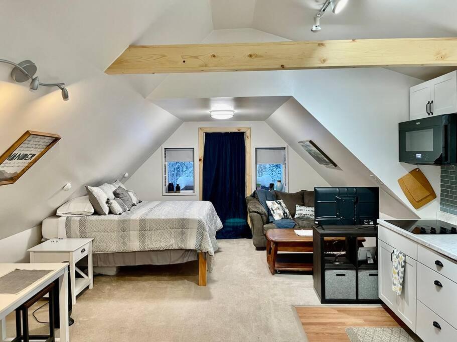 Apartment Dry Studio Apt in the Woods, Fairbanks, AK