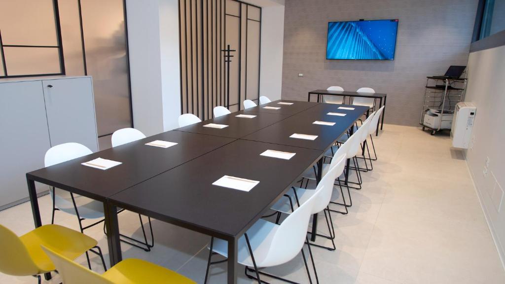 a large conference room with a long table and chairs at Hotel President in Lignano Sabbiadoro