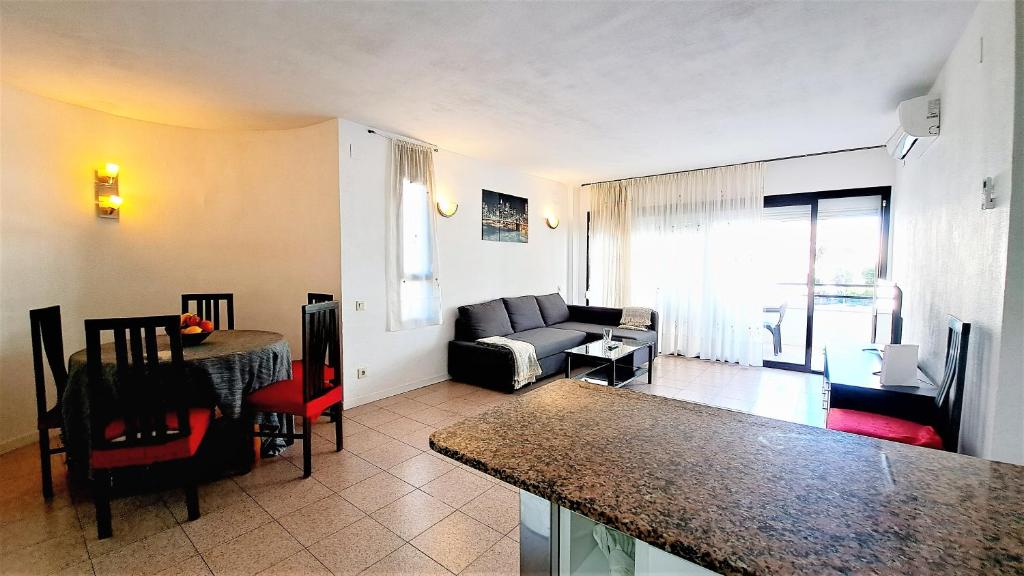 Familidays 05 Riviera Niza, Salou – Updated 2023 Prices