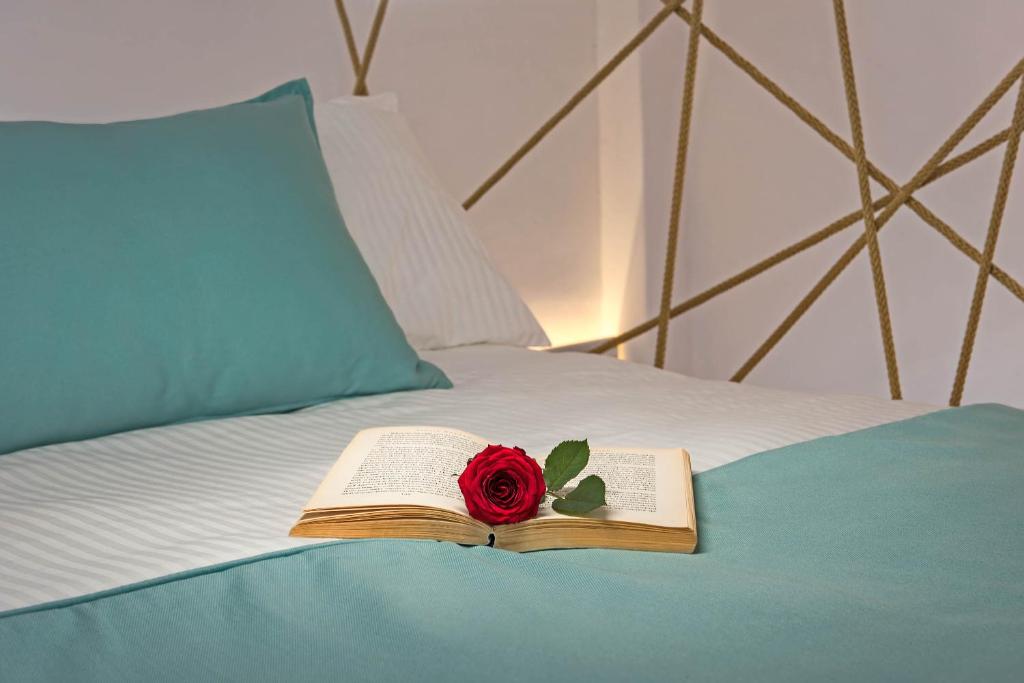 Athina Luxury Suites - 16