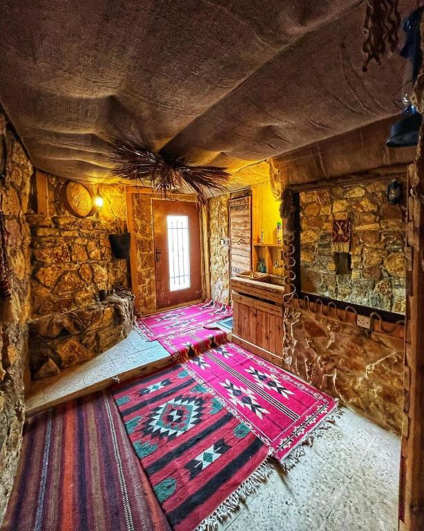 Postel nebo postele na pokoji v ubytování 7 Caves Hotel