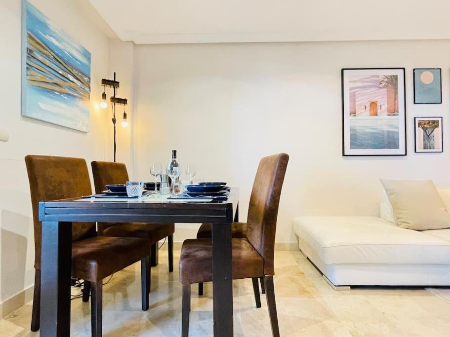 Posedenie v ubytovaní Blue Palm Apartment Estepona