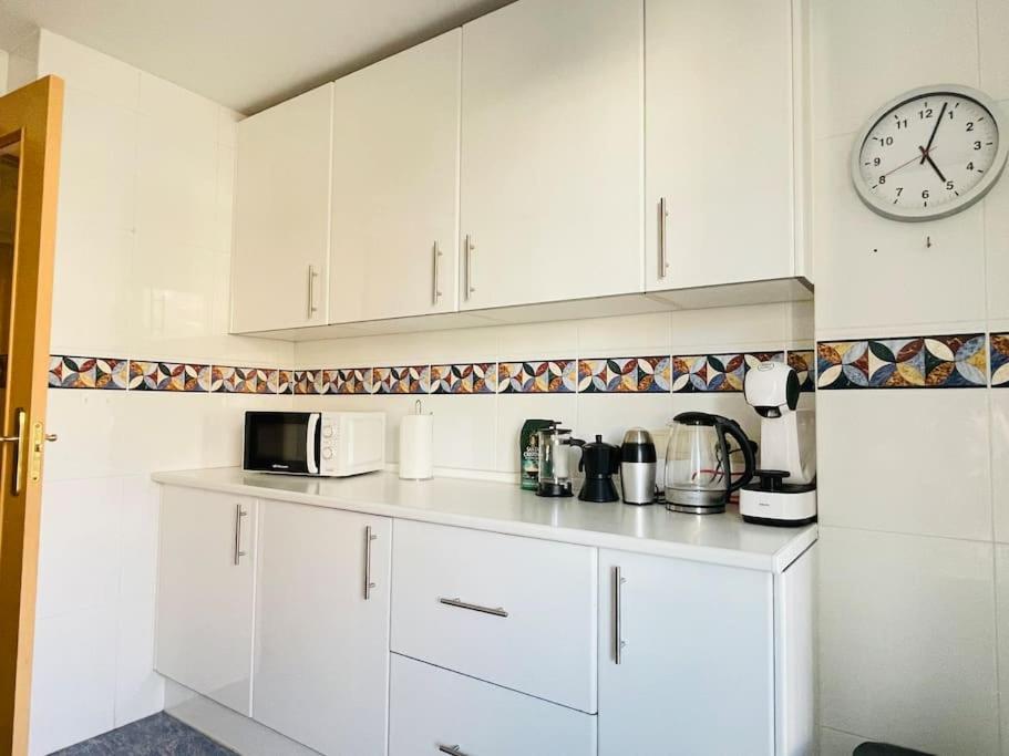 Kuchyňa alebo kuchynka v ubytovaní Blue Palm Apartment Estepona