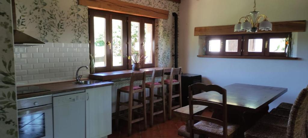 Kuchyň nebo kuchyňský kout v ubytování Casavieja Rural