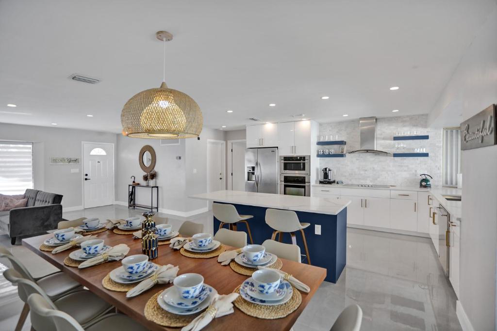 a dining room and kitchen with a table and chairs at Tropical Escape - Heated Pool - Game Room in Hollywood