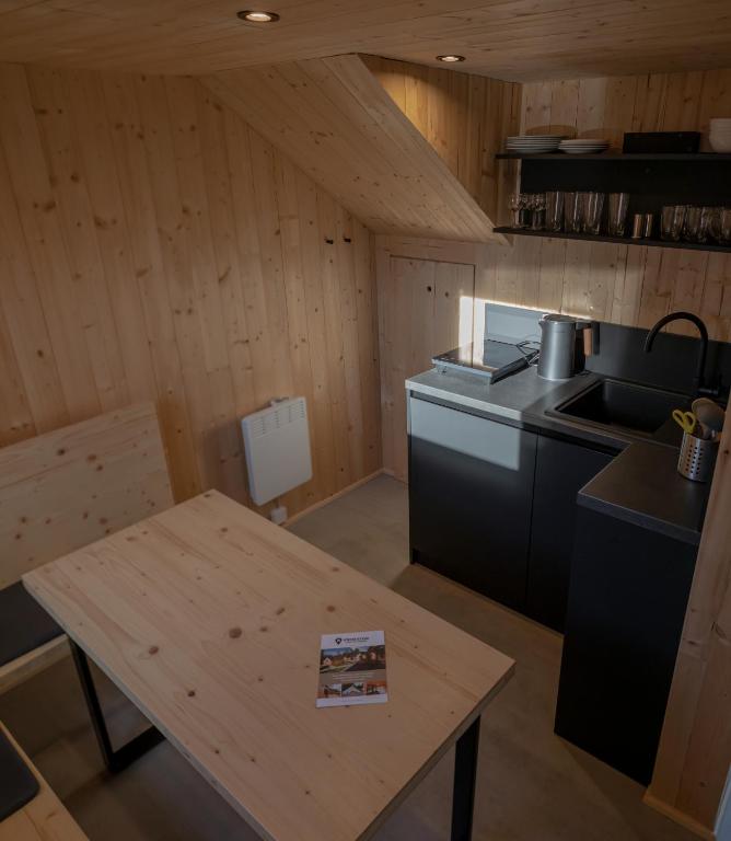 Kuchyň nebo kuchyňský kout v ubytování PRIMÁTOR CAMPING RESORT LITOMYŠL