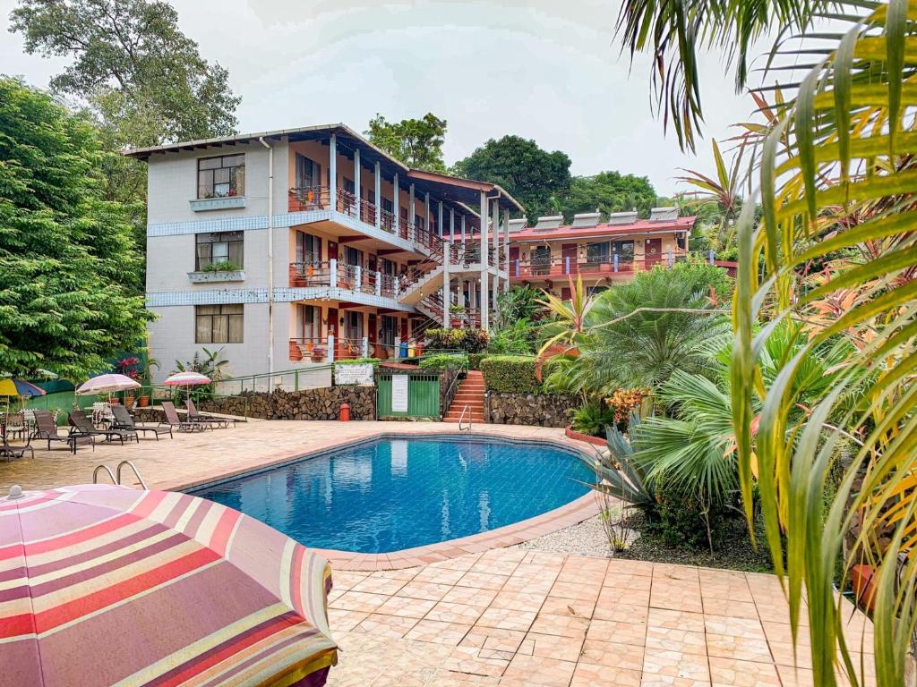 Bazén v ubytování Hotel Divisamar by LHR nebo v jeho okolí