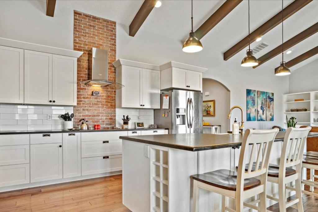 Sweetwater Sanctuary - Housity