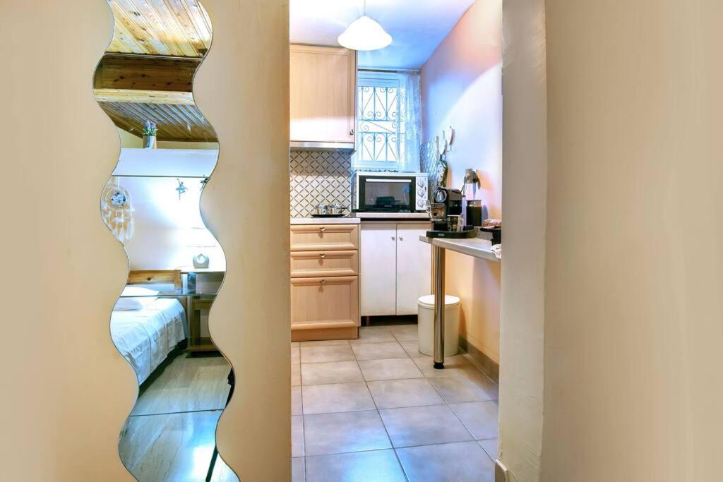 A kitchen or kitchenette at Vavilato Home Kouramades