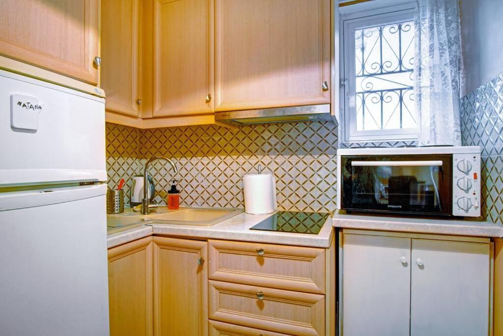A kitchen or kitchenette at Vavilato Home Kouramades