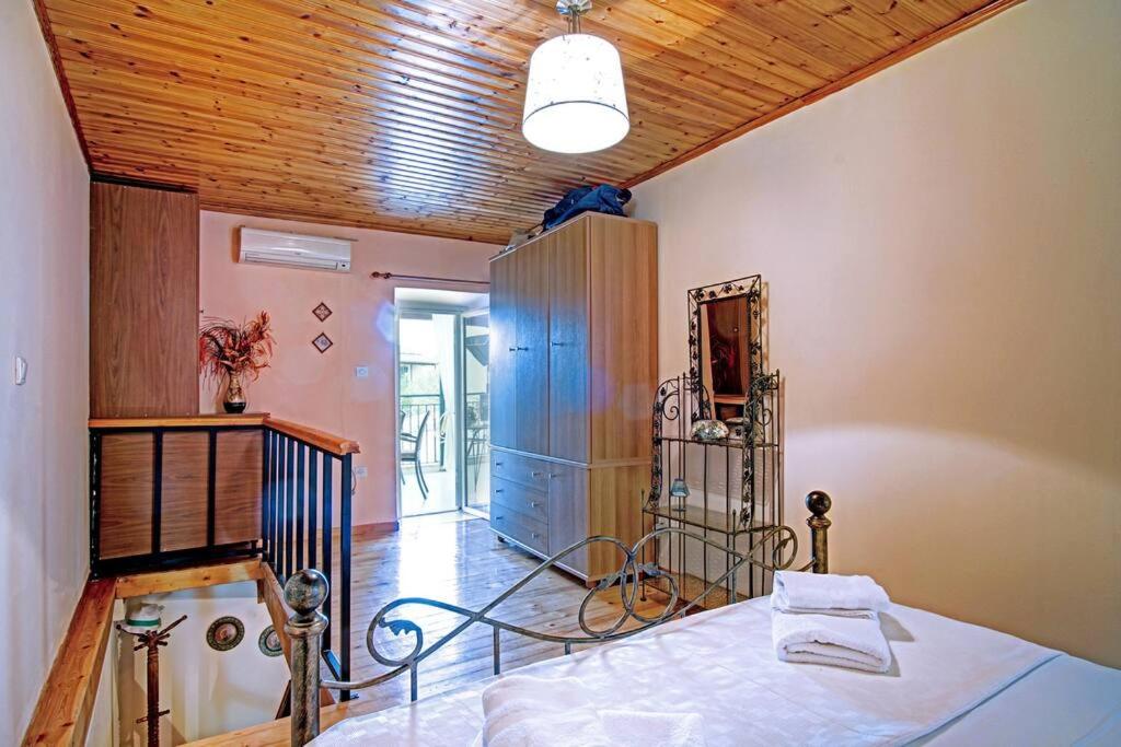 A bed or beds in a room at Vavilato Home Kouramades