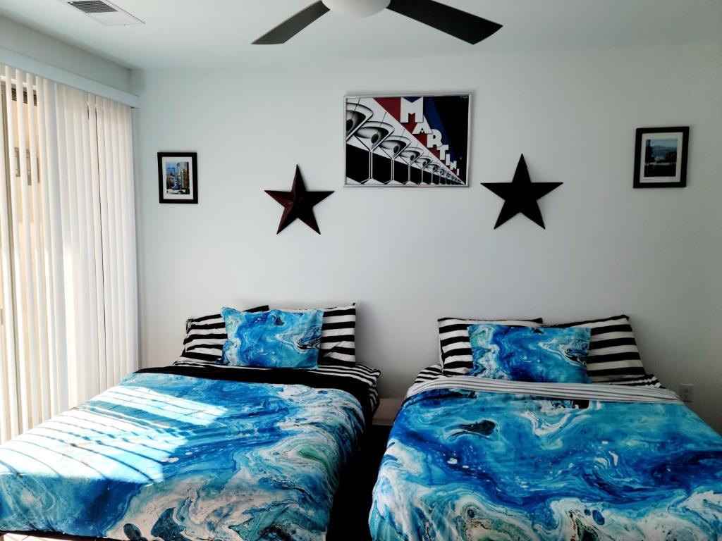 two beds in a room with stars on the wall at High rise Near UNLV and Strip in Las Vegas