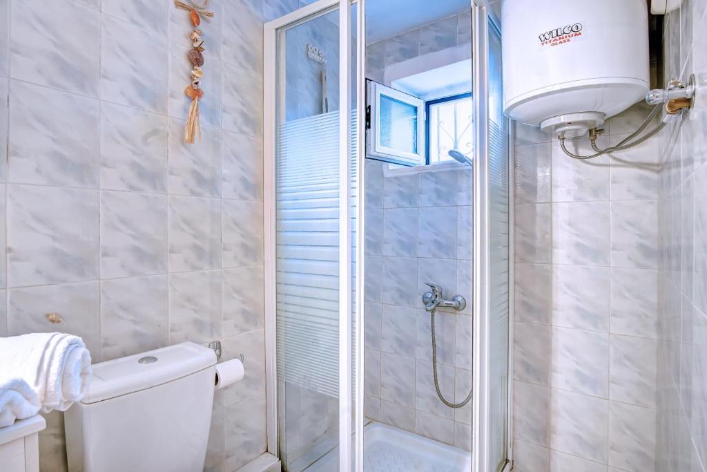 A bathroom at Vavilato Home Kouramades