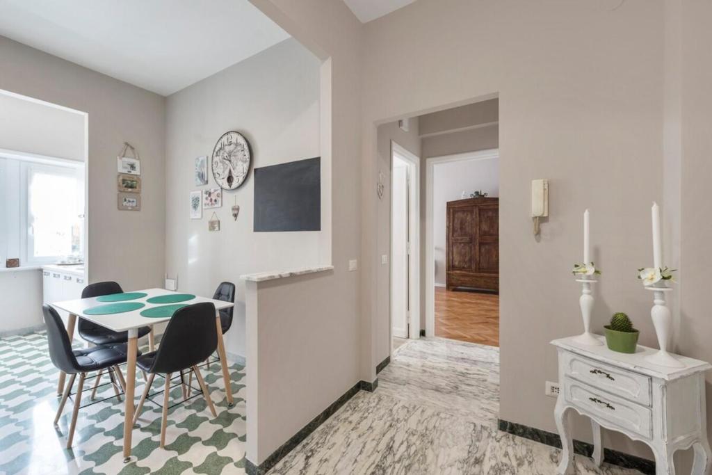 Telewizja i/lub zestaw kina domowego w obiekcie Regina Luxury Flat