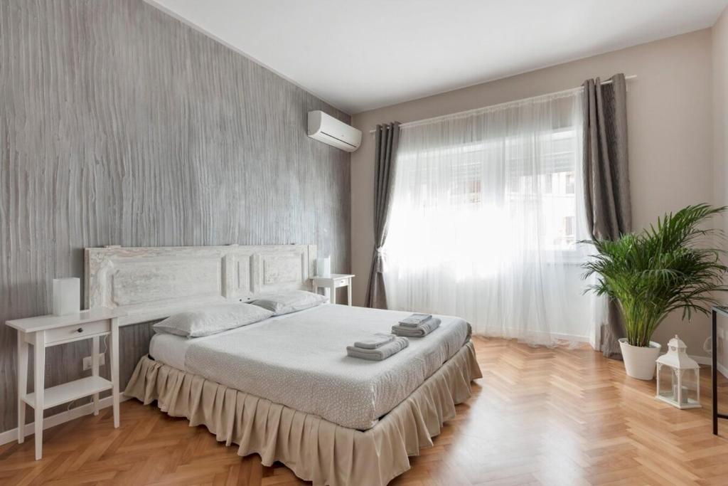 Łóżko lub łóżka w pokoju w obiekcie Regina Luxury Flat