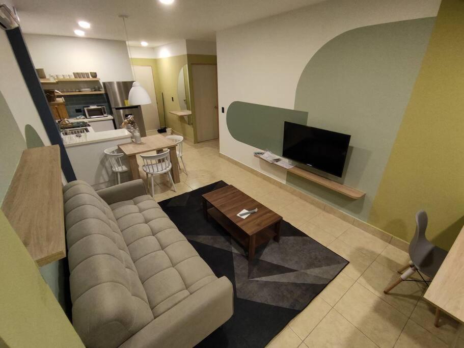 TV a/nebo společenská místnost v ubytování Acogedor Depto. en el corazón Santa Tecla