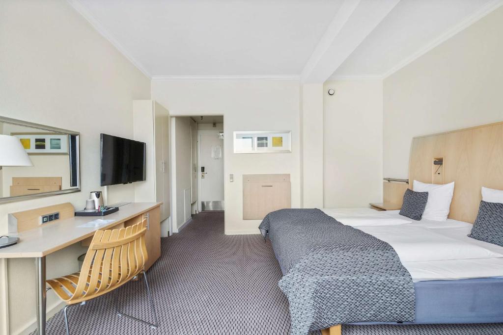 Postel nebo postele na pokoji v ubytování Best Western Plus Airport Hotel