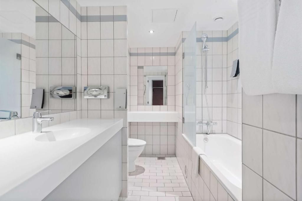 Best Western Plus Airport Hotel - Resim 44