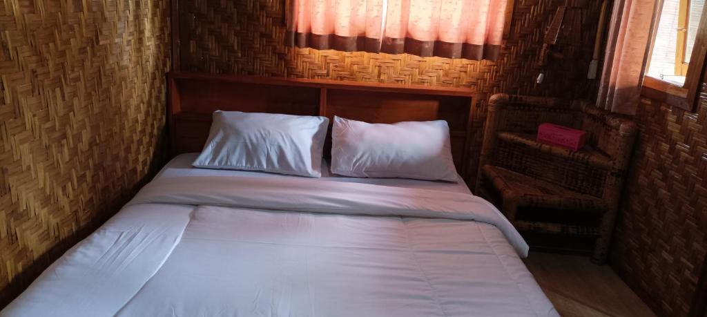 Ένα ή περισσότερα κρεβάτια σε δωμάτιο στο Mysha Guest House-Lombok