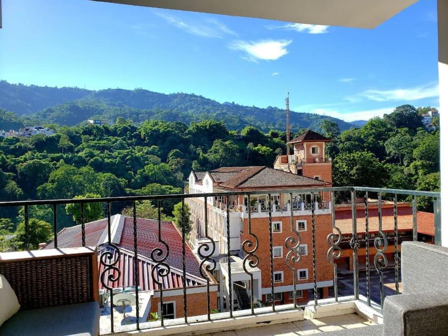 PH hermoso Loft vista cerros (AA)-home-office