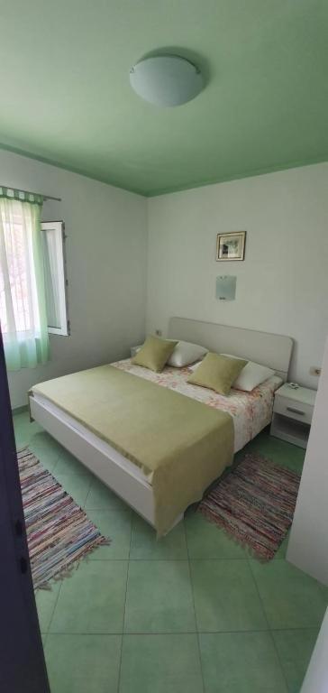 Posteľ alebo postele v izbe v ubytovaní Apartment in Sevid with Seaview, Terrace, WIFI (4746-2)