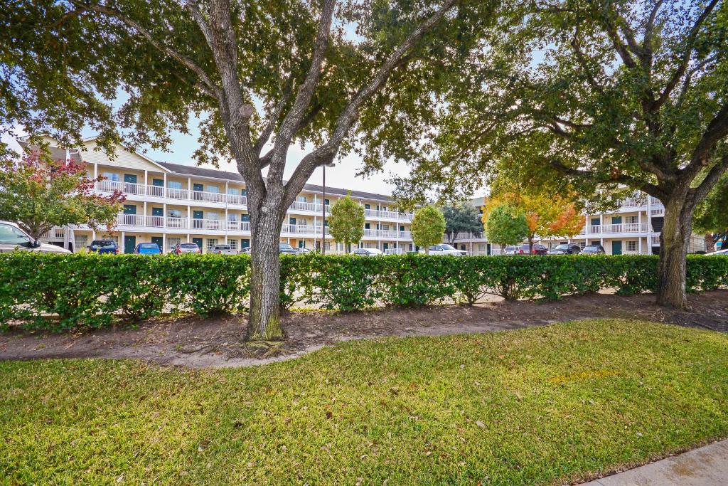 Zahrada ubytování InTown Suites Extended Stay Select Houston TX - Stafford