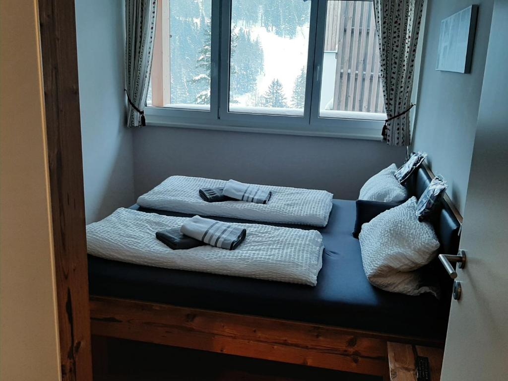 two beds in a room with a window at Apartment Bella in Turracher Hohe