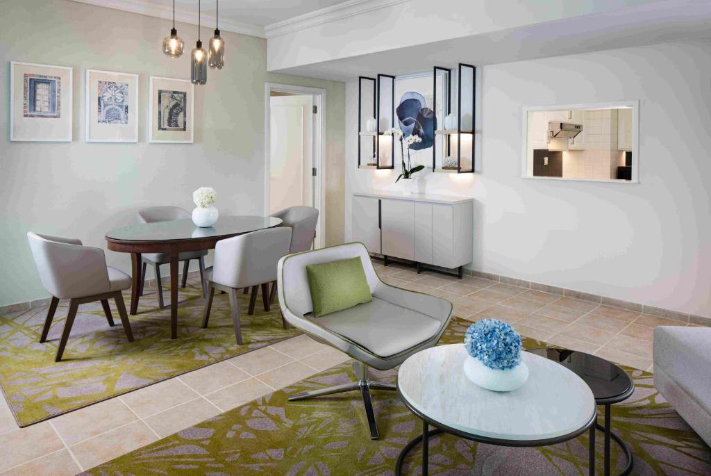 Beach Rotana – All Suites - Resim 13