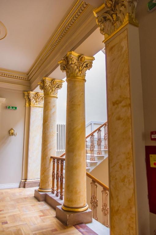 Palac Biedrusko - Resim 24