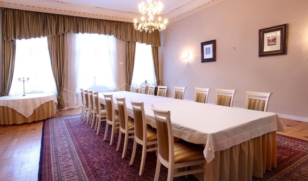 Palac Biedrusko - Resim 33