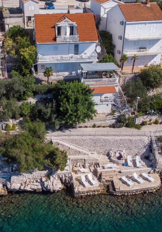 an aerial view of a hotel and the water at Strandhaus Vesna EG 3 in Klek