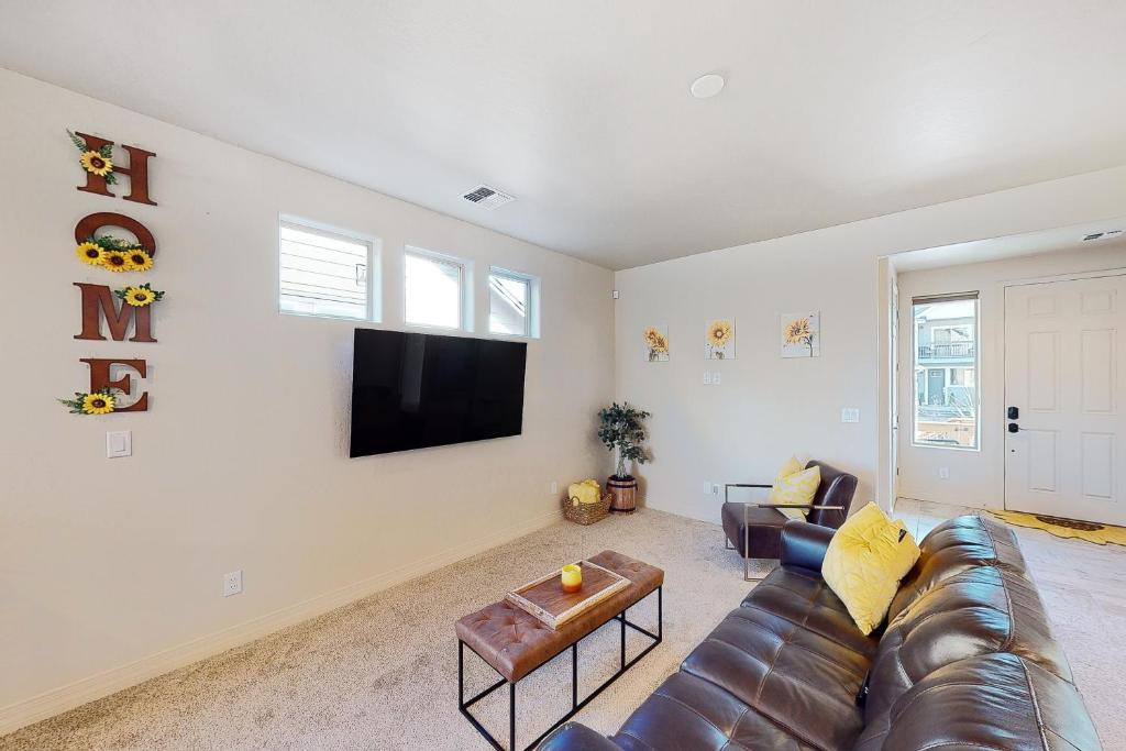 Josselyn Drive Jewel