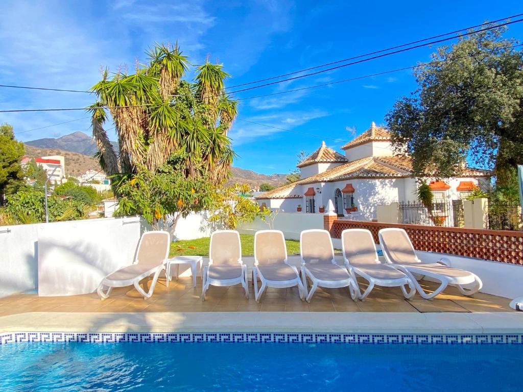 Bazén v ubytování Villa Sandra Luxury Suite nebo v jeho okolí