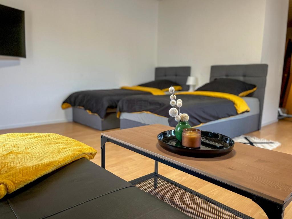 a living room with two beds and a coffee table at Schöne moderne Wohnung Smart Tv in Waldstetten