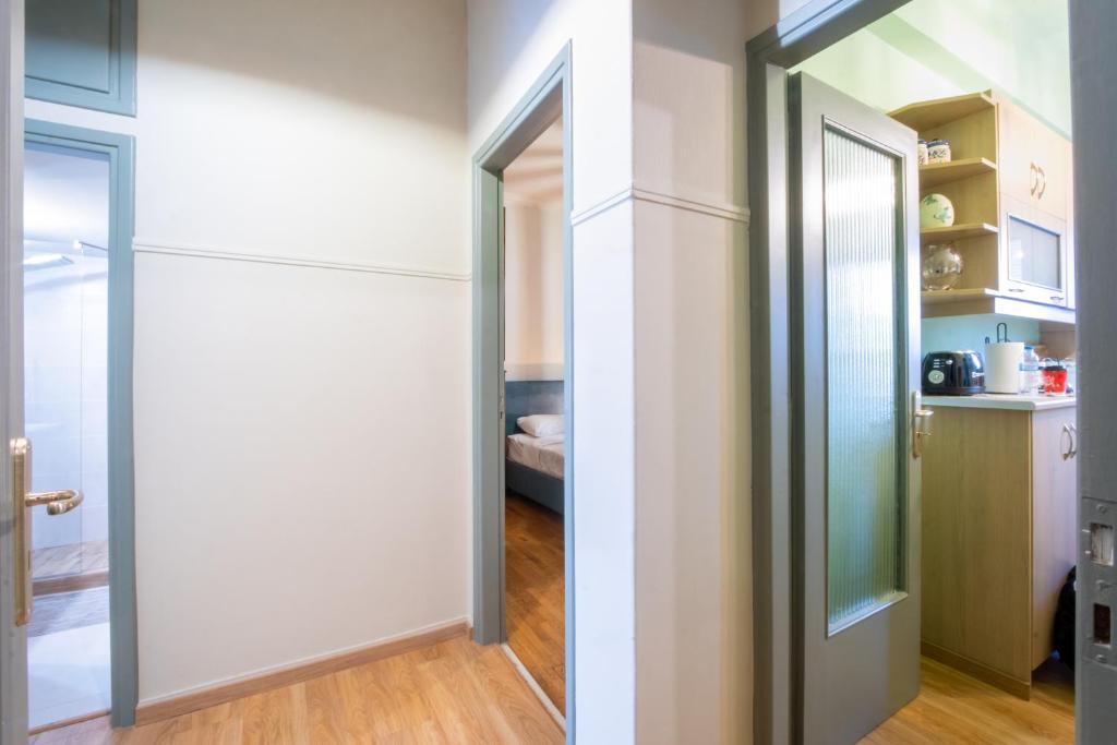 A kitchen or kitchenette at Vintage House near Downtown