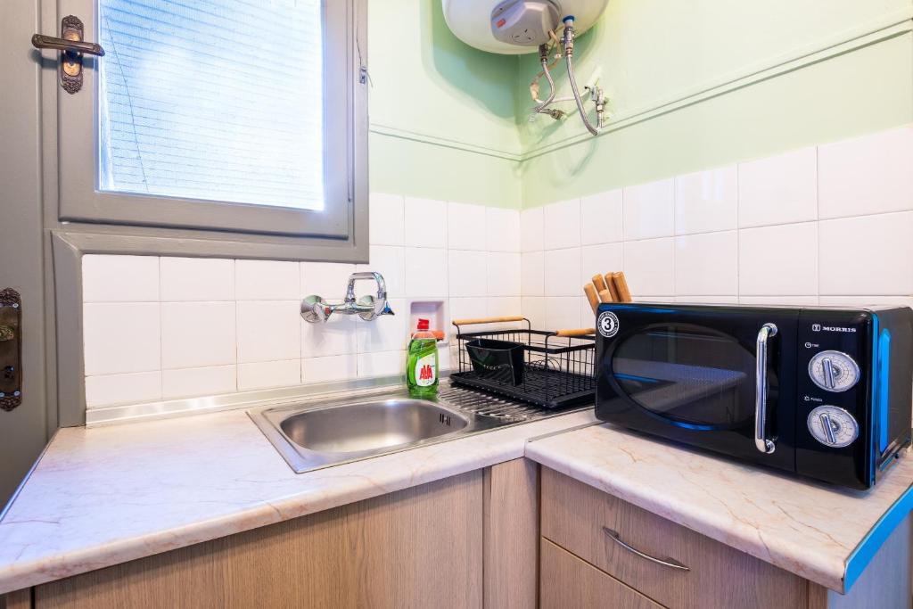 A kitchen or kitchenette at Vintage House near Downtown