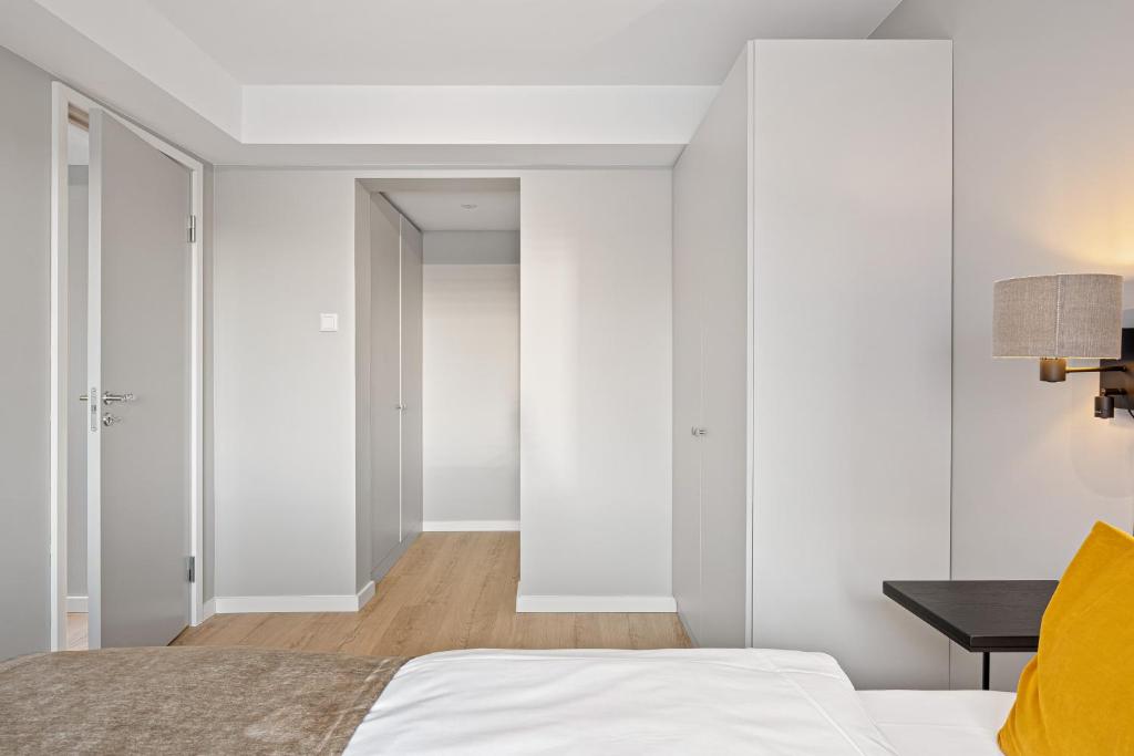 Postel nebo postele na pokoji v ubytování Bjørvika Apartments - Sirkus Renaa