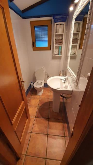 Koupelna v ubytování El Rulón, gran villa rural con piscina privada