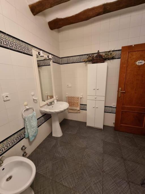 Koupelna v ubytování El Rulón, gran villa rural con piscina privada