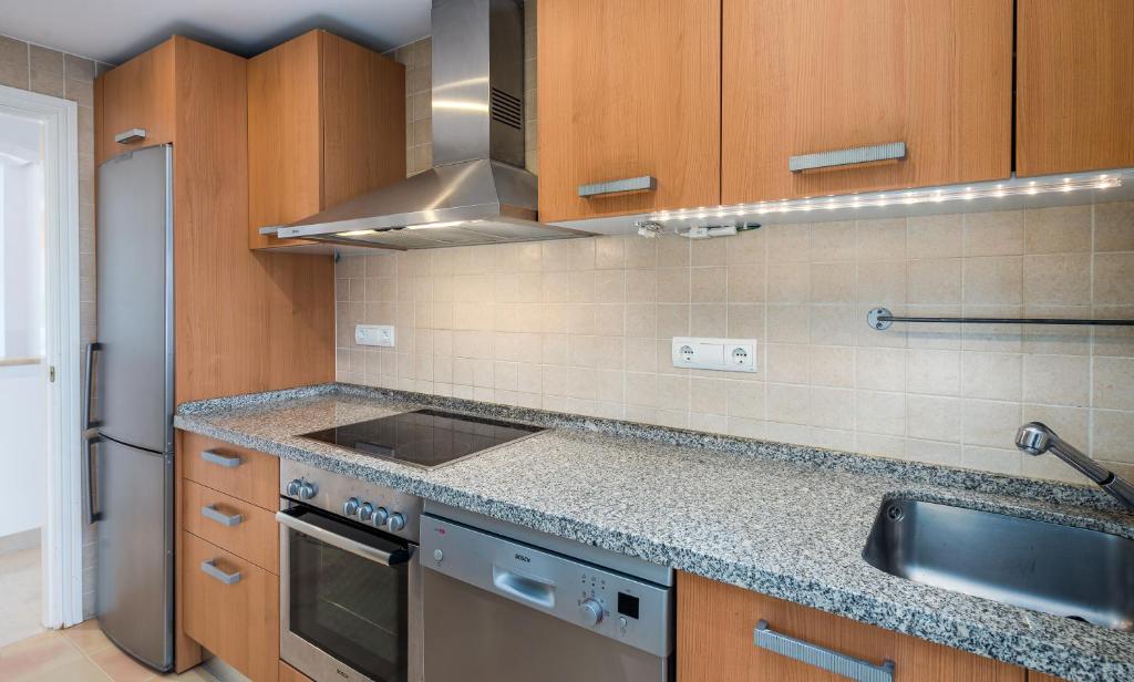A kitchen or kitchenette at Los Eucaliptos Appartement deux chambres Chez Stefan