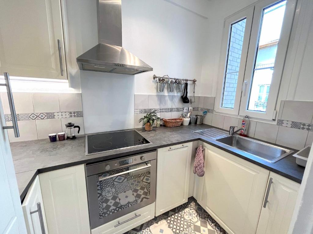 Kuchyňa alebo kuchynka v ubytovaní L'appartement Lecourbe
