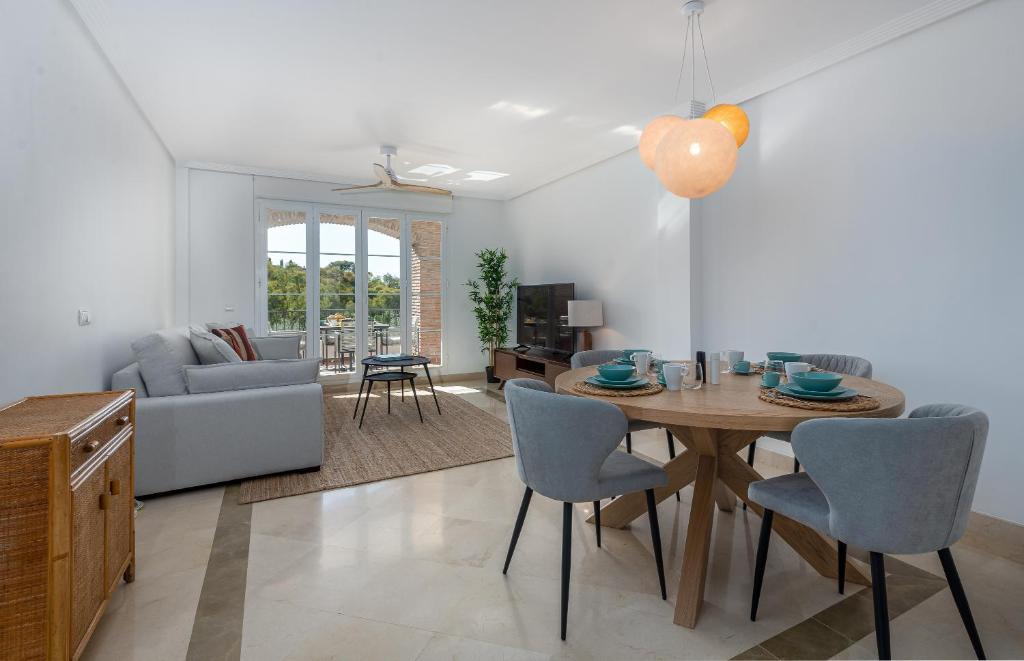 A seating area at Los Eucaliptos Appartement deux chambres Chez Stefan