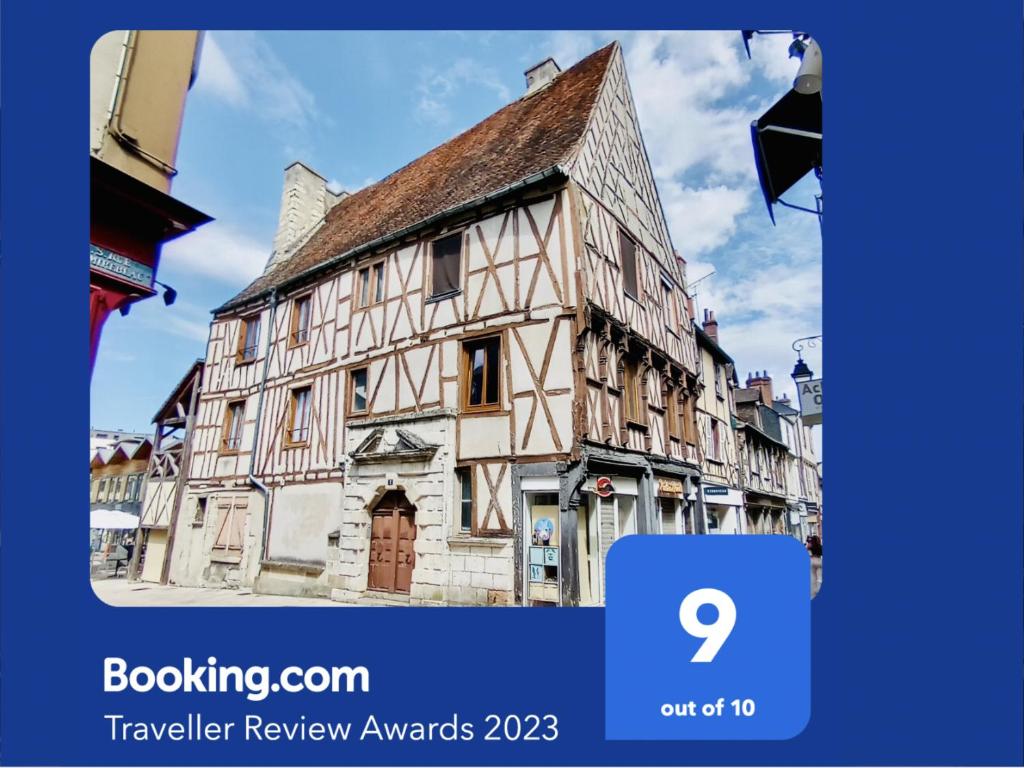 a picture of an old building in a city at 2 pièces totalement rénové au cœur de Bourges in Bourges