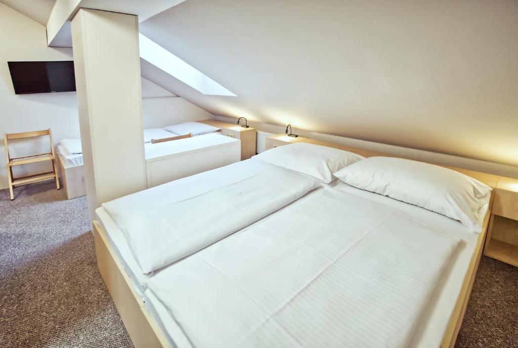 Restaurace a Penzion Praha - 16