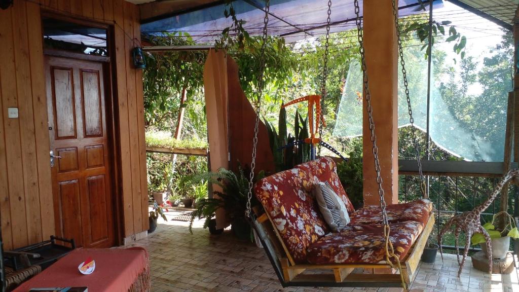 Posezení v ubytování Secret View Homestay Ella
