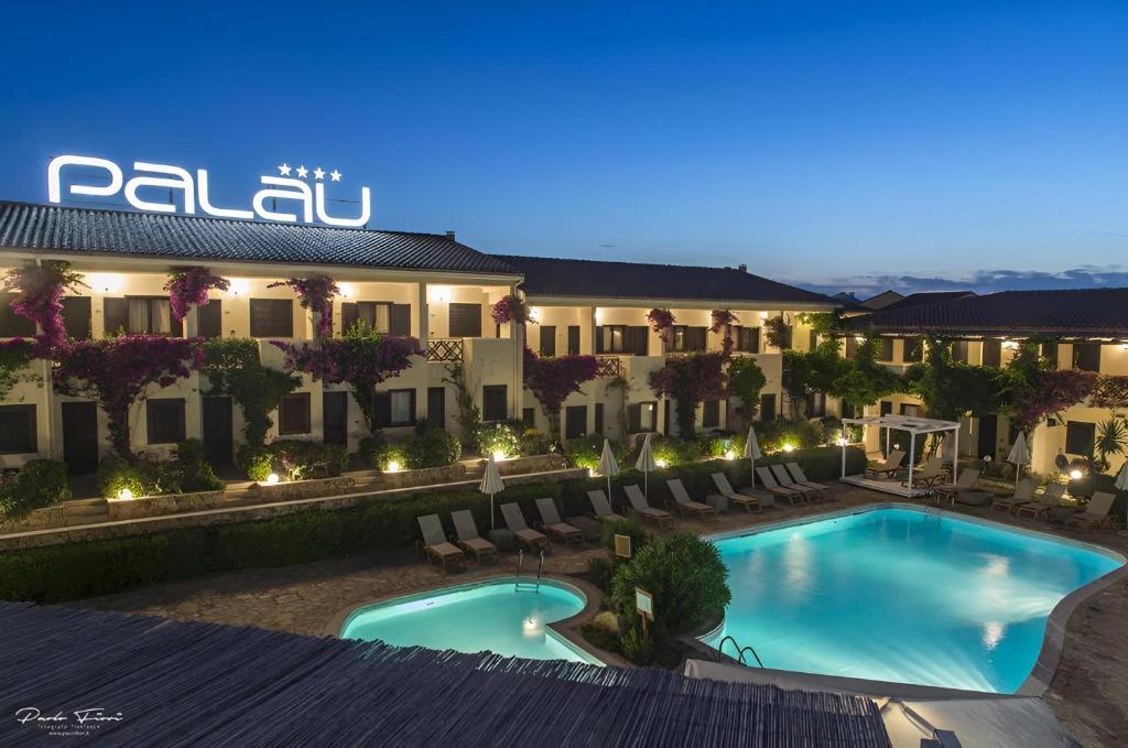 Bazén v ubytování Hotel Palau nebo v jeho okolí