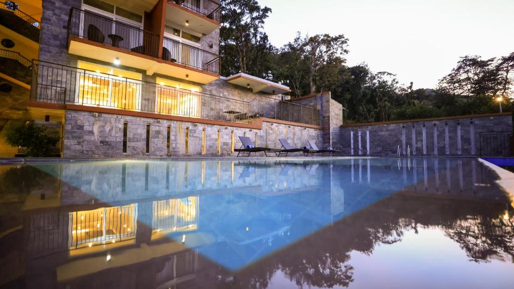 Bazén v ubytování Shola Crown Resort - Munnar nebo v jeho okolí