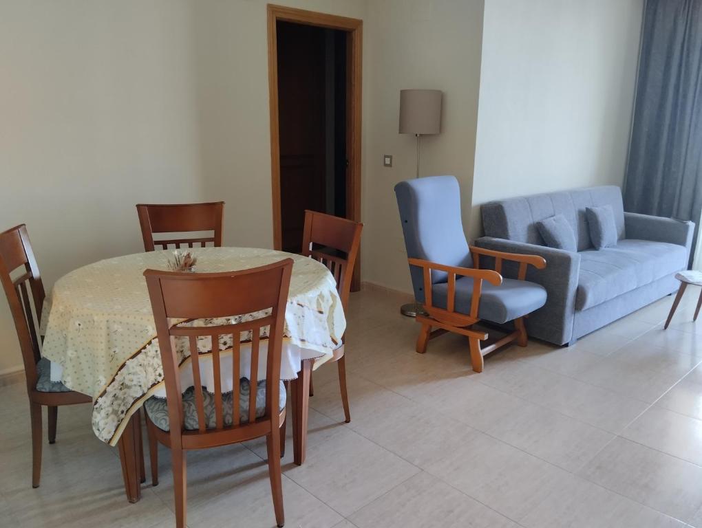 Posezení v ubytování Comfortable Apartment in Excellent Location